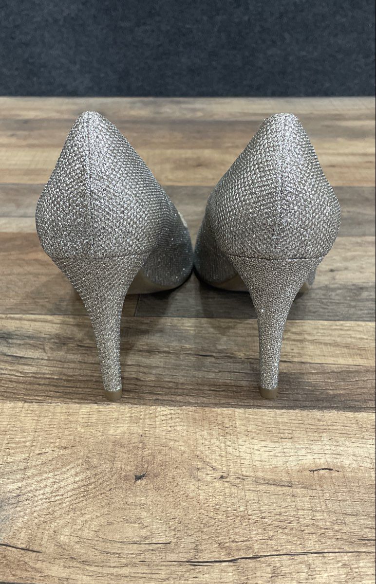 Bandolino Fairbury Silver Glitter Pointed Toe Pumps Heels Women's Size 6.5M