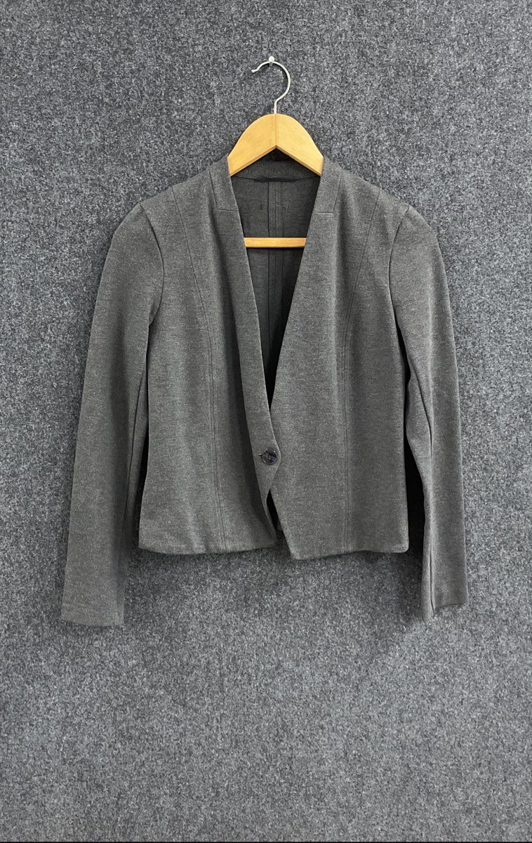 Armani Exchange Women's Gray Collarless Single Button Cropped Blazer Jacket Sz M