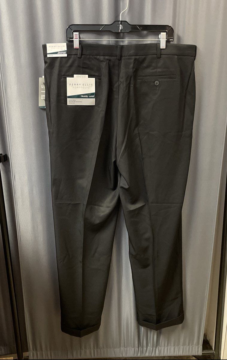 Perry Ellis Portfolio Black Travel Luxe Classic Fit Pleated Pants 40x32 NWT