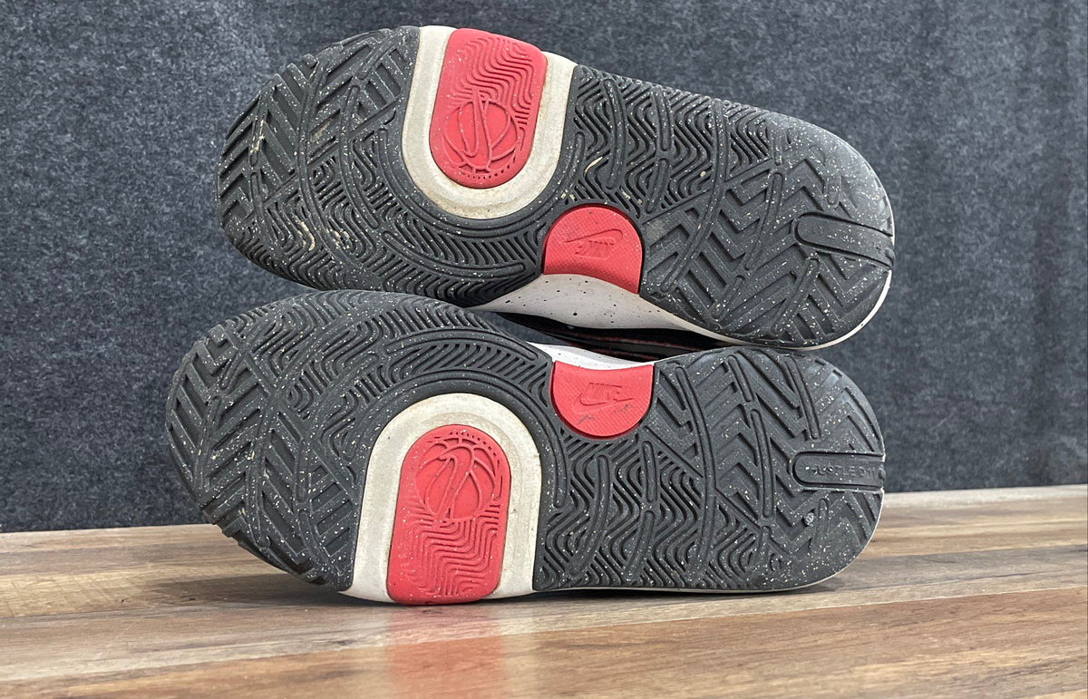 Nike Hustle D 10 Black Red White Youth Basketball Shoes Size 6Y