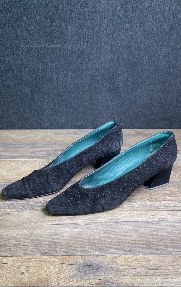 Sacha London Black Suede Embroidered Pointed Toe Pumps Low Heels Size 9 AA