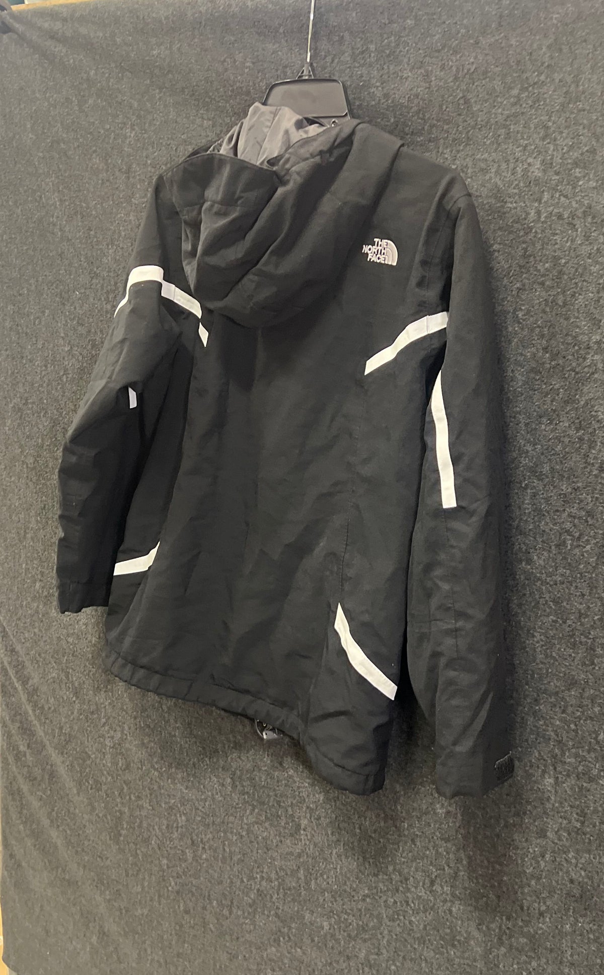 The North Face Boys' HyVent Hooded Jacket Black Reflective Trim Size L 14/16