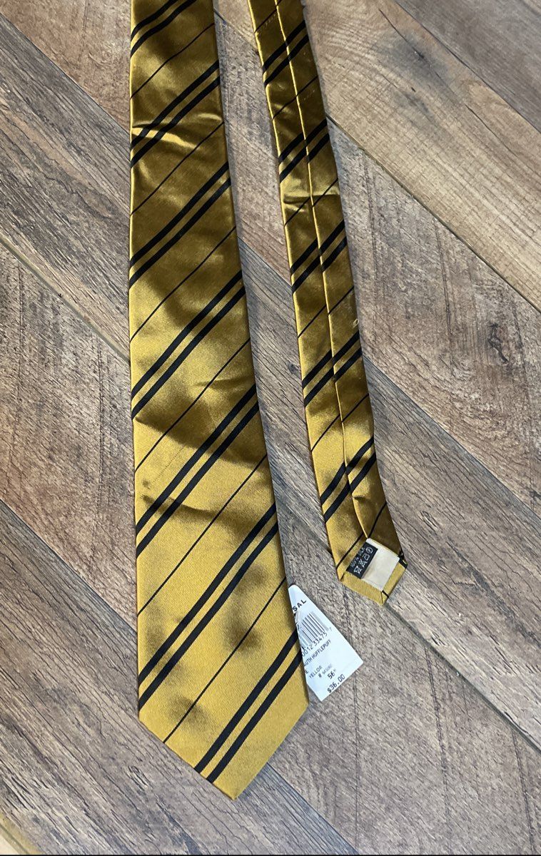 Universal Studios Harry Potter Hufflepuff Yellow Black Striped Silk Tie 56" NWT