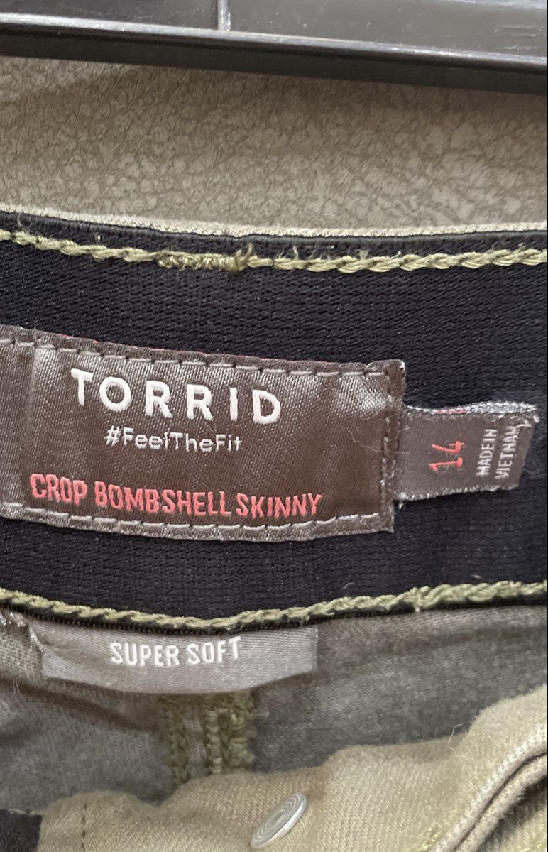 Torrid Women's Olive Green Crop Bombshell Skinny Super Soft Twill Pants Sz 14