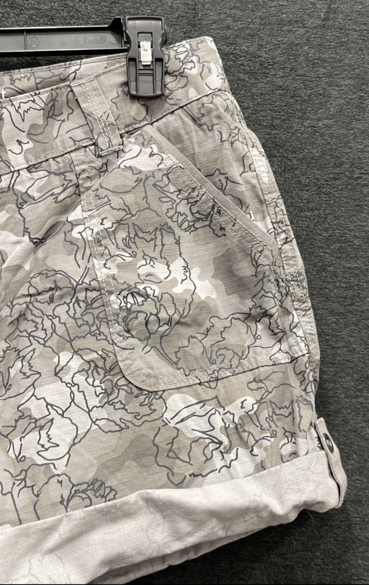 Carhartt Women's Gray Floral Camo Ripstop Original Fit Cuffed Shorts Sz 16