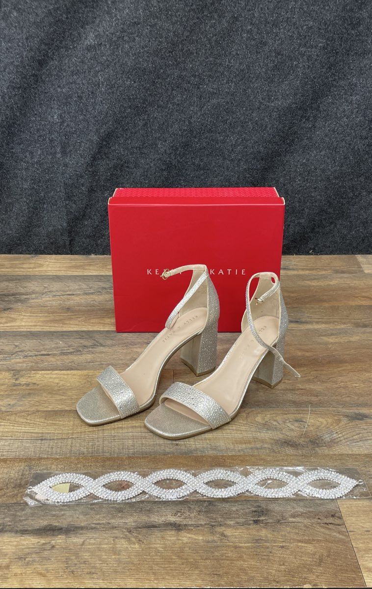 Kelly & Katie Caital Lt Gold Shimmer Sand Fabric Block Heel Sandals Size 9.5