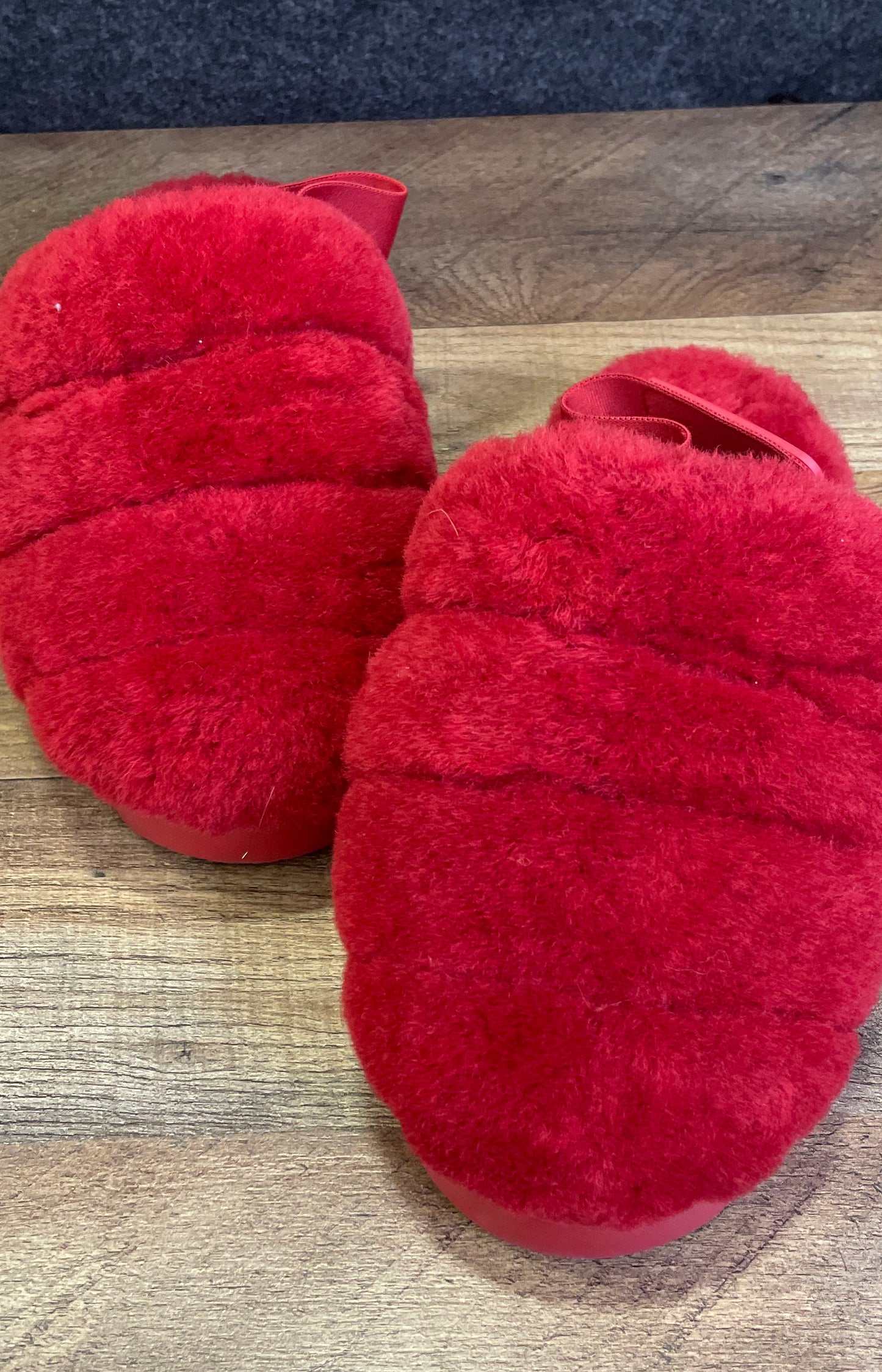 UGG Women's Fluff Yeah Slide Red Sheepskin Slipper Sandal Size 5