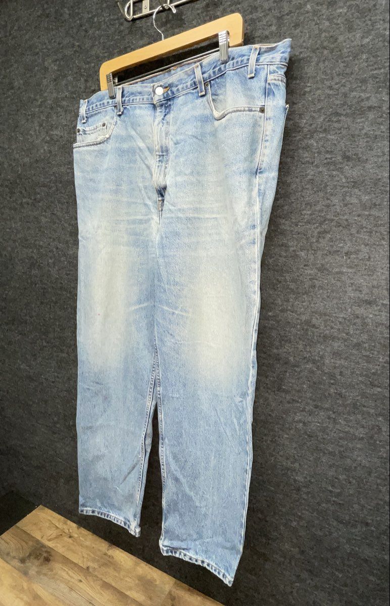 Vintage 90s Levi's Men's Light Wash Blue Denim Jeans Sz 42x32