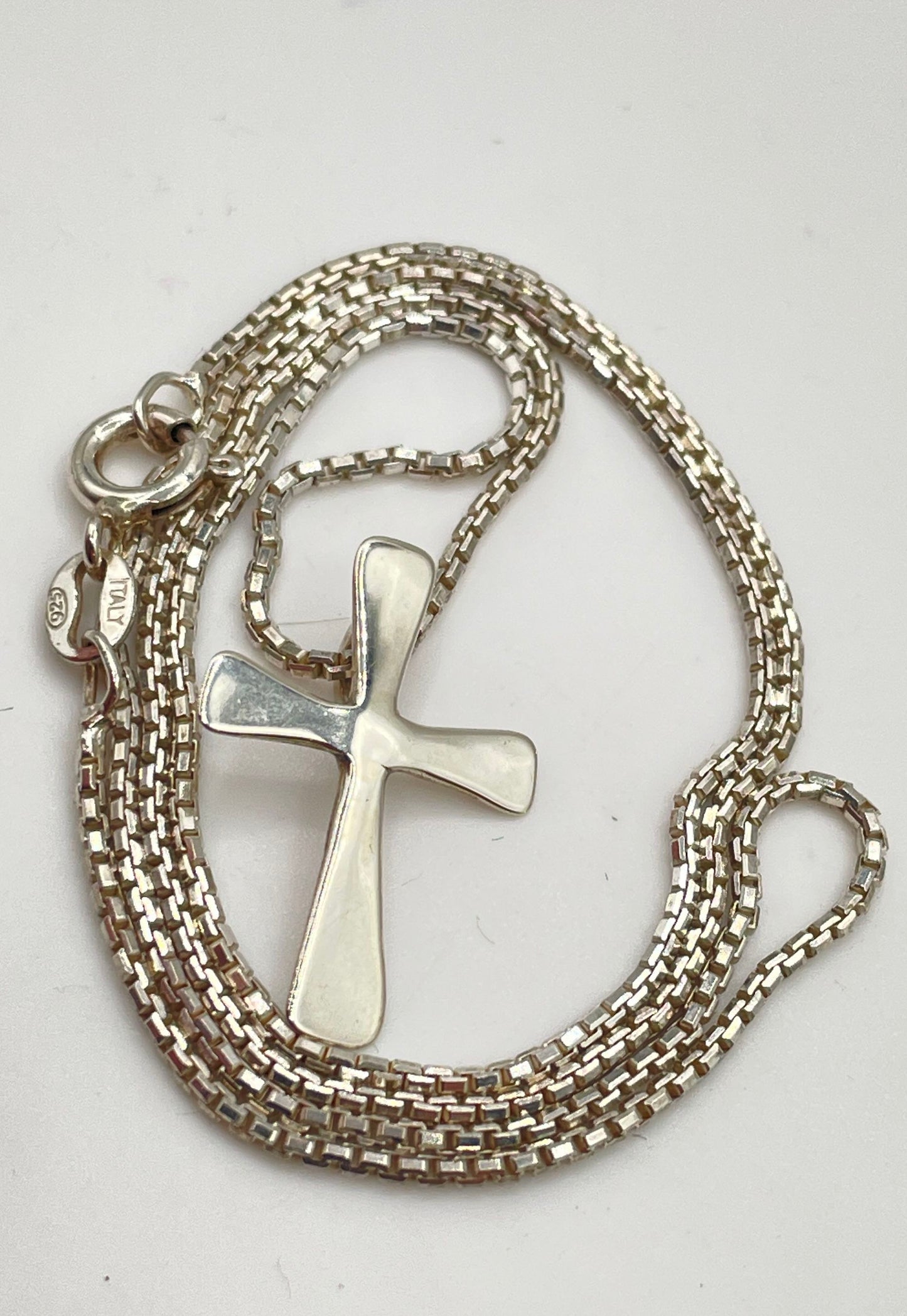 T. Shea 925 Sterling Silver Cross Pendant W/ Box Chain Necklace 4.1g