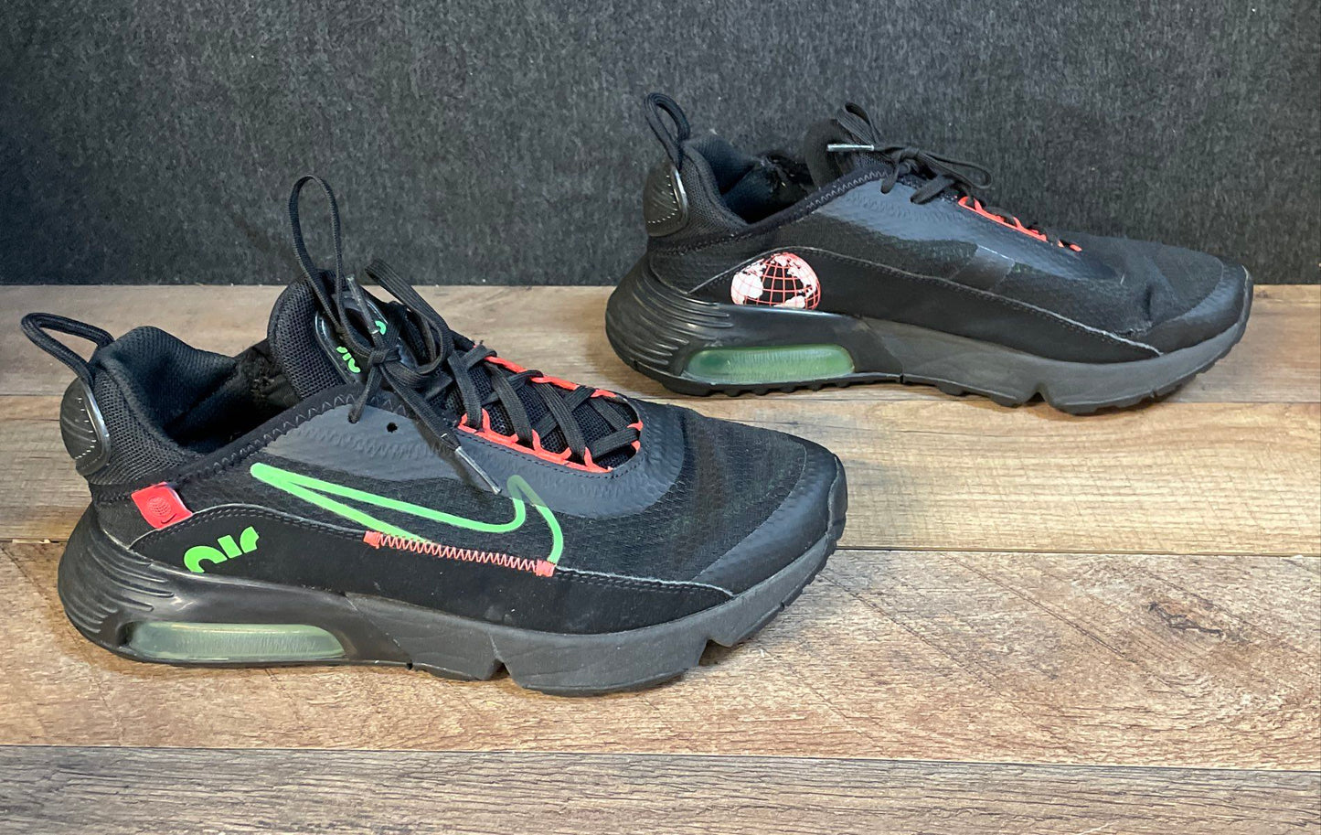 Nike Air Max 2090 Worldwide Black Flash Crimson Running Shoes Size 6.5Y