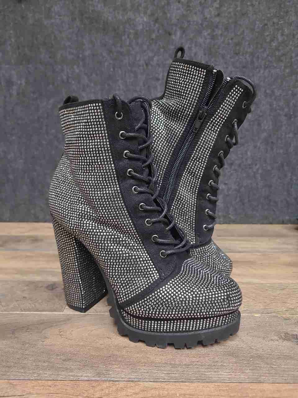 Steve Madden Dashing Black Rhinestone Platform Block Heel Ankle Boots Size 7.5