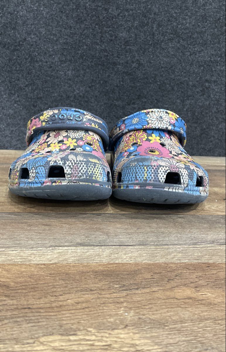 Crocs Classic Clog Multi-Color Flower Design Floral Women's Size 9