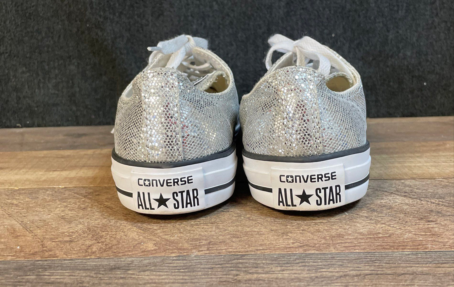 Converse Chuck Taylor All Star Silver Glitter Low Top Men's 7 Women's 9