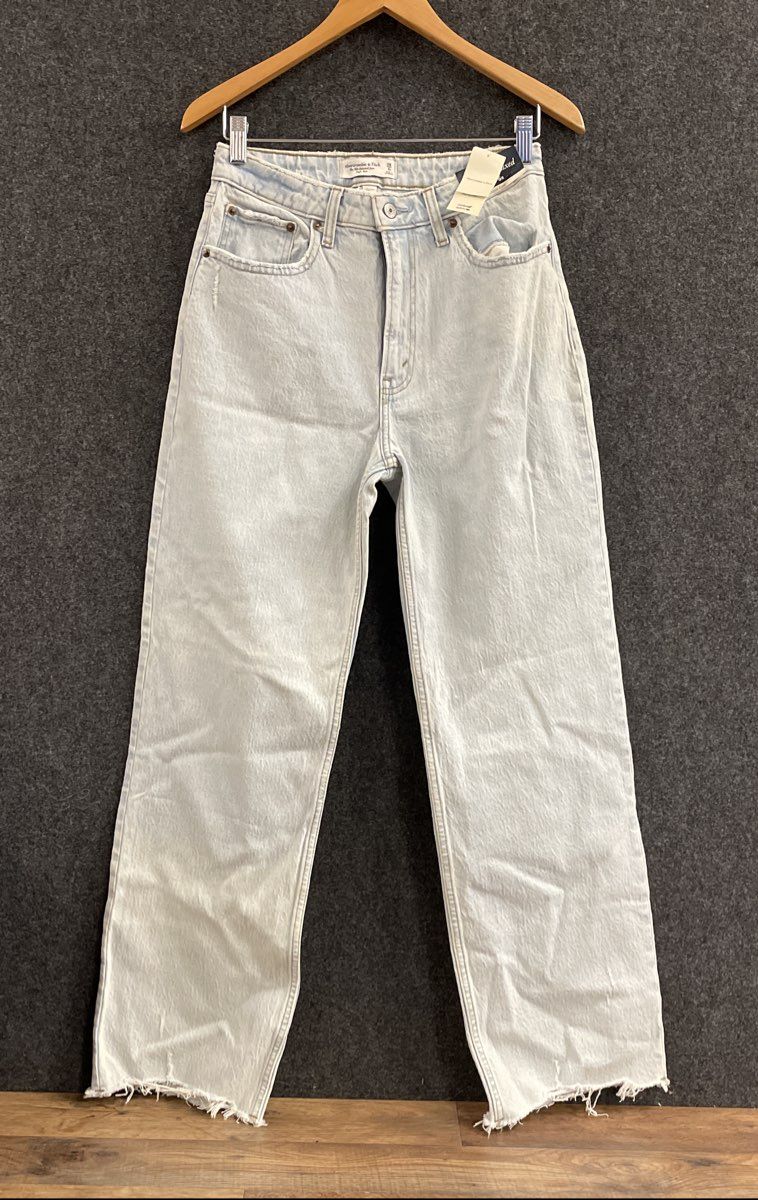 Abercrombie & Fitch Women's 90s Relaxed Curve Love High Rise Light Wash Sz 6R