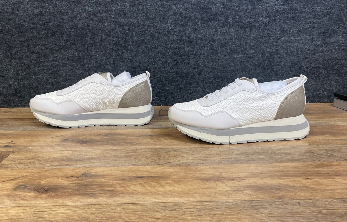 Naked Feet Kinetic White Metallic Leather Sneakers Women's Size 7.5 M