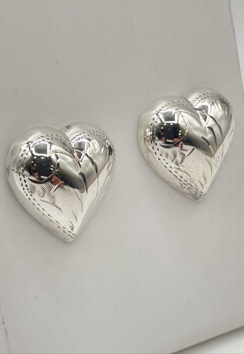 925 Sterling Silver Etched Filigree Puffy Heart Stud Earrings 3.1g