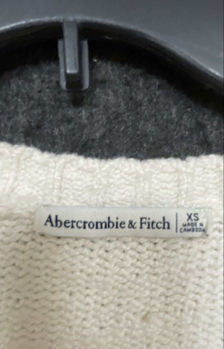 Abercrombie & Fitch Women's Cream V-Neck Cropped Knit Cardigan Sweater Sz XS