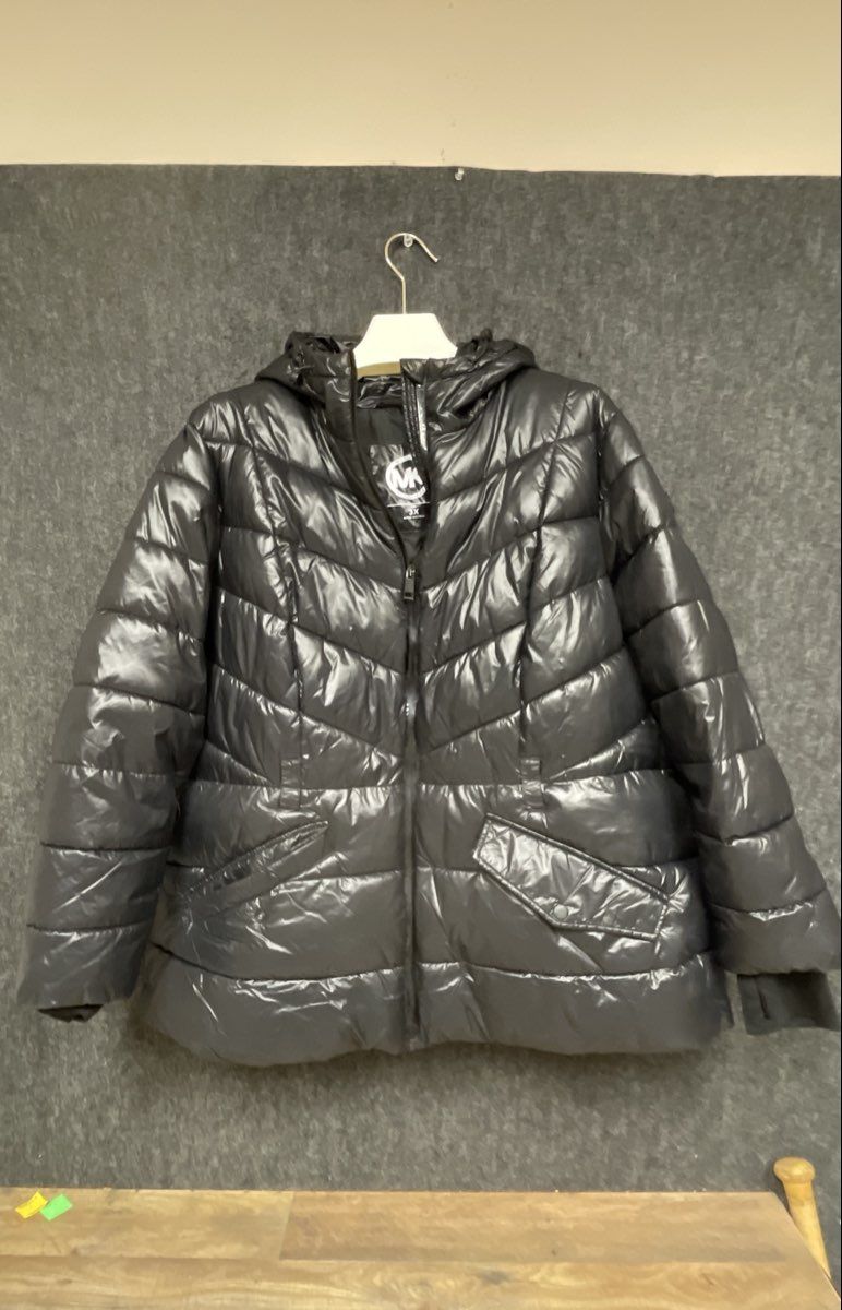 Michael Kors Women's Black Hooded Puffer Chevron Quilted Jacket Size 3X