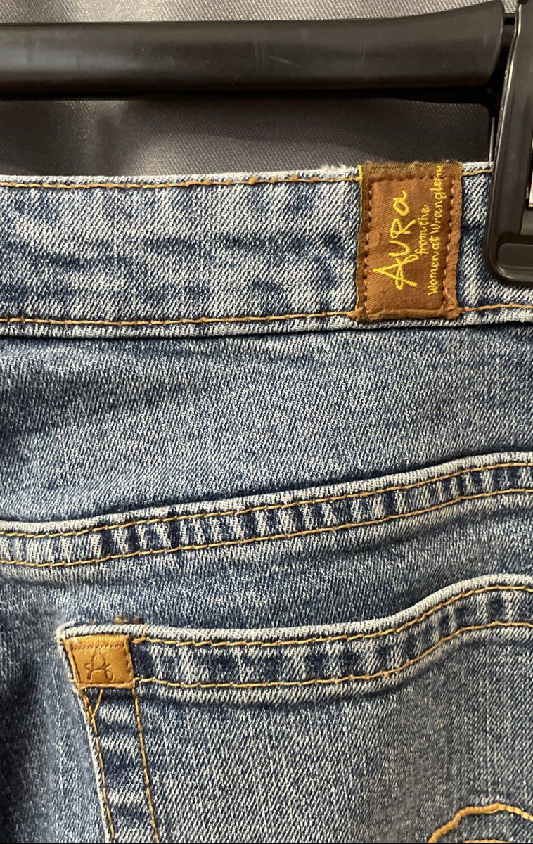 Wrangler Aura Women's Blue Medium Wash Straight Leg Jeans WUT74TM Sz 6 Short