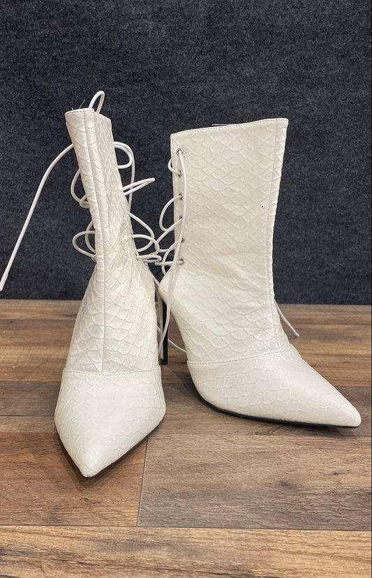 Fashion Nova White Scale Textured Lace-Up Back Pointed Toe Stiletto Boots Size 8