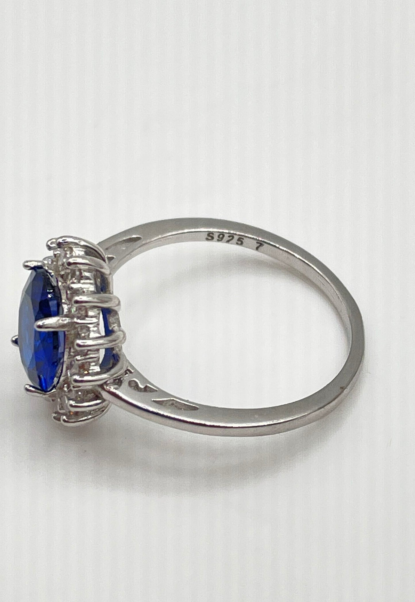 925 Sterling Silver Oval Blue Cubic Zirconia W/ Clear Accents Ring 2.7g