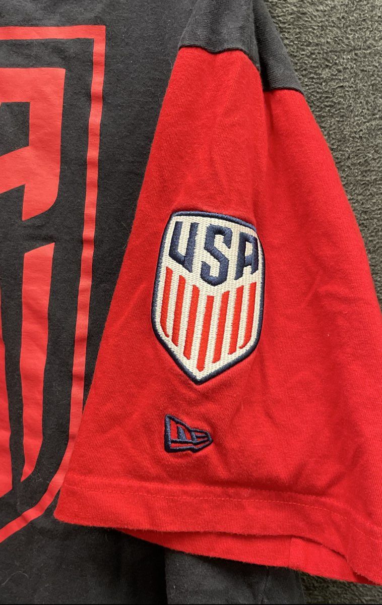 New Era Men's US Soccer USA Crest Graphic T-Shirt Black Red Size L