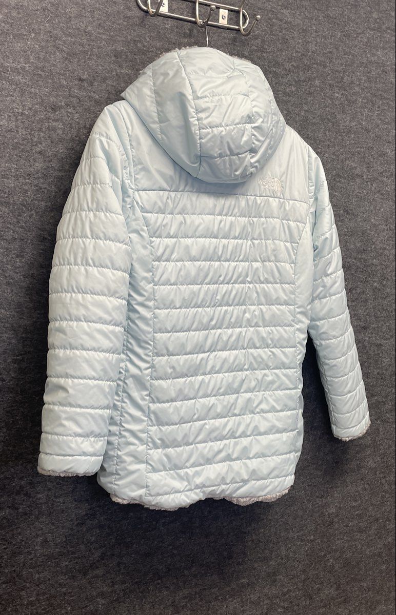 The North Face Women's Reversible Mossbud Swirl Hooded Puffer Jacket Lt Blue