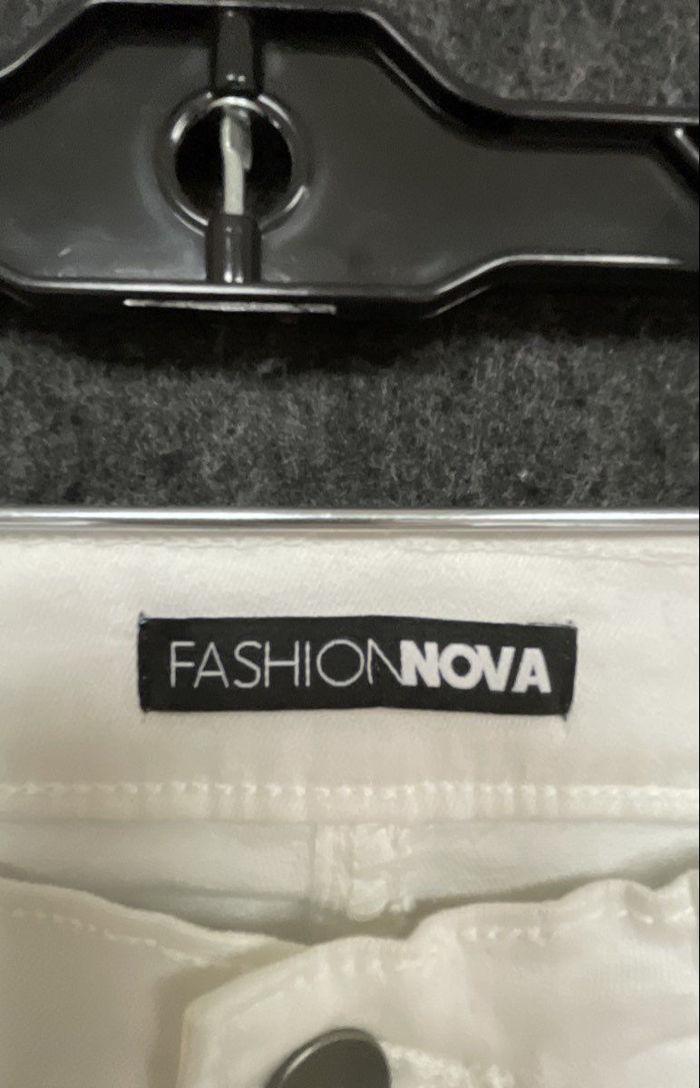 Fashion Nova Women's White Distressed High Rise Skinny Jeans NWT Sz 7