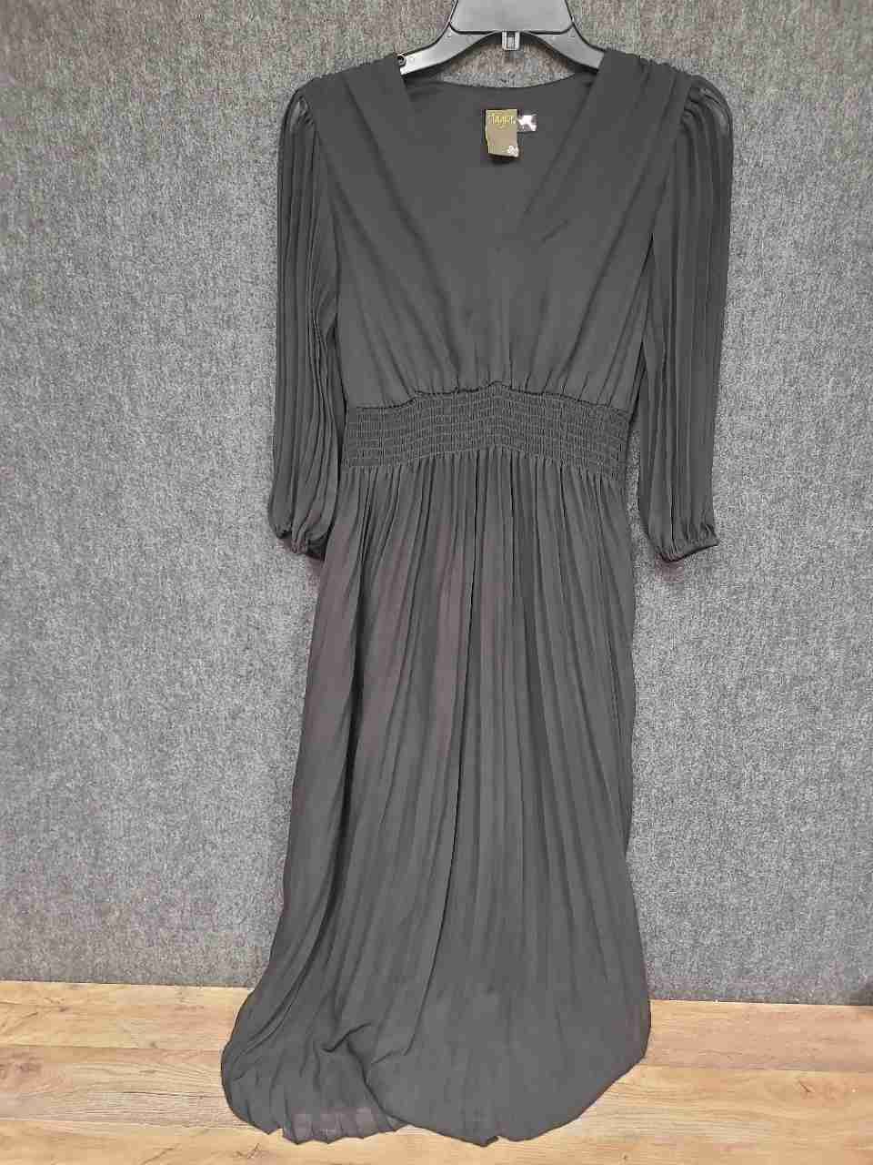 Taylor Women's Black Pleated Smocked Waist V-Neck Long Sleeve Dress Sz 2
