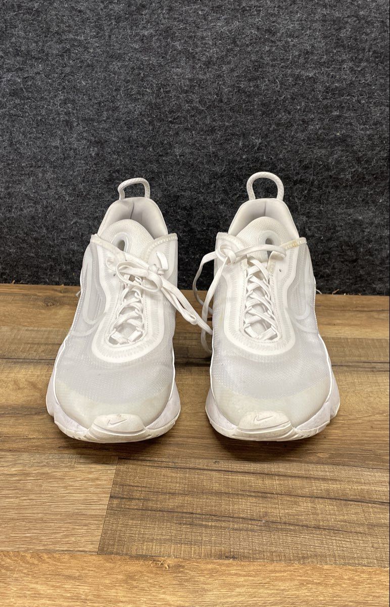 Nike Air Max 2090 Triple White Lifestyle Sneakers Men's Size 9.5