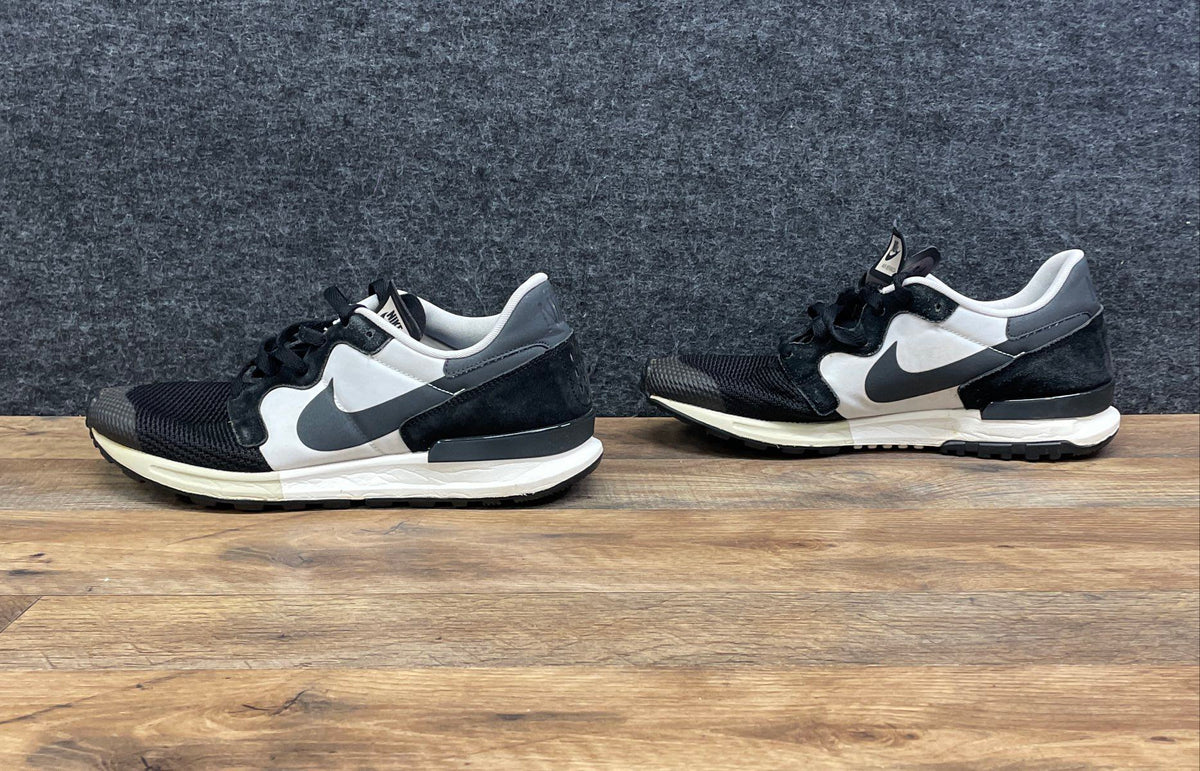 Nike Air Berwuda Black White Grey Running Sneakers Men's Size 12 555305-003