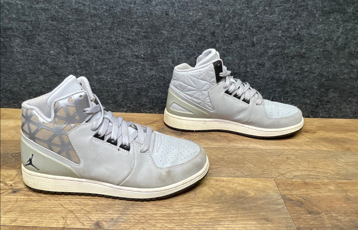 Nike Air Jordan 1 Retro High Nouveau Wolf Grey Size 7Y 707320-002