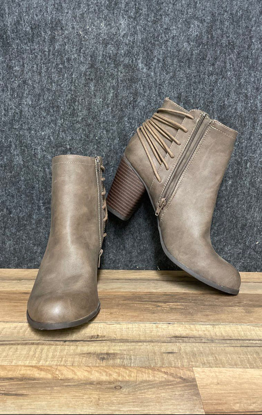 Madden Girl Delite Taupe Faux Leather Block Heel Ankle Boots Size 10 M