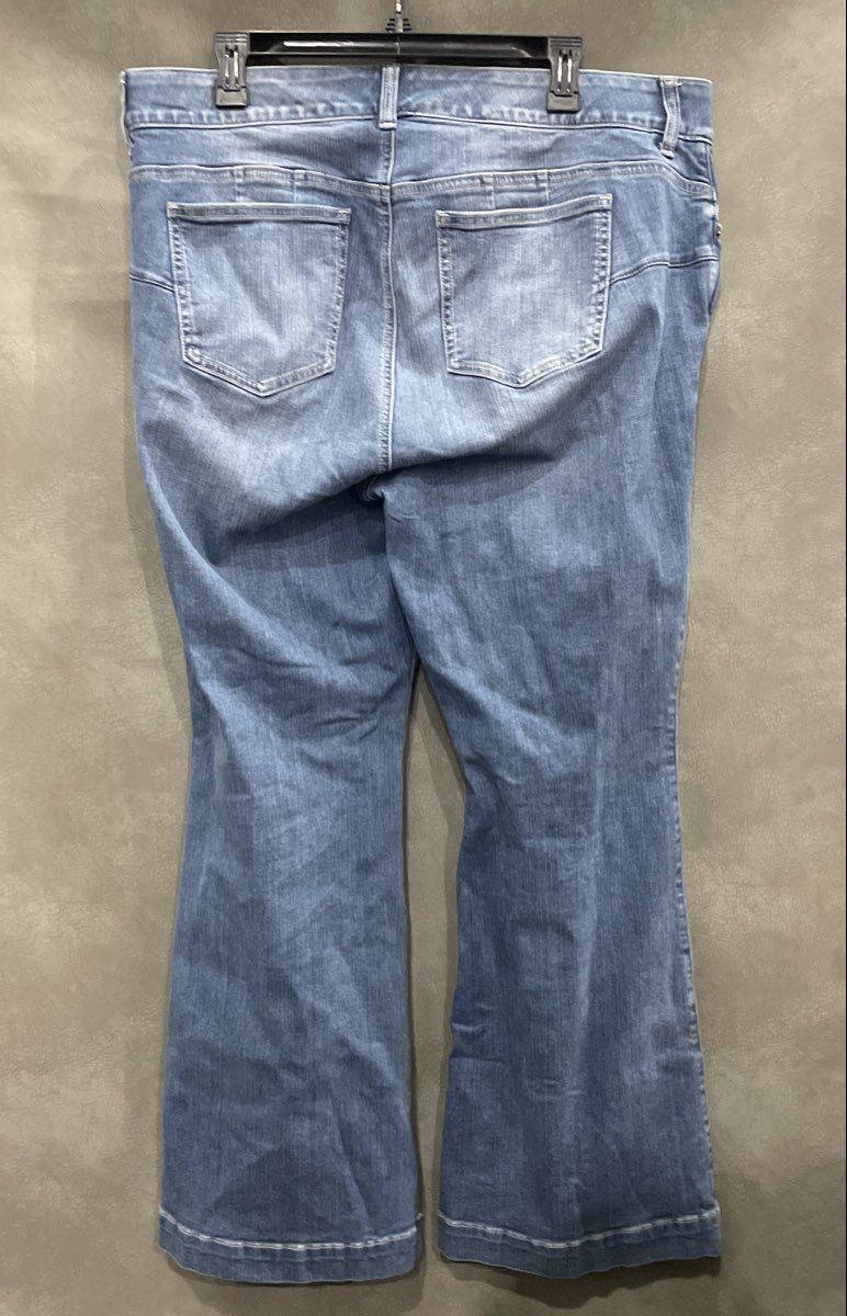 Torrid Women's Bombshell Flare Blue Premium Stretch Medium Wash Jeans Sz 18R