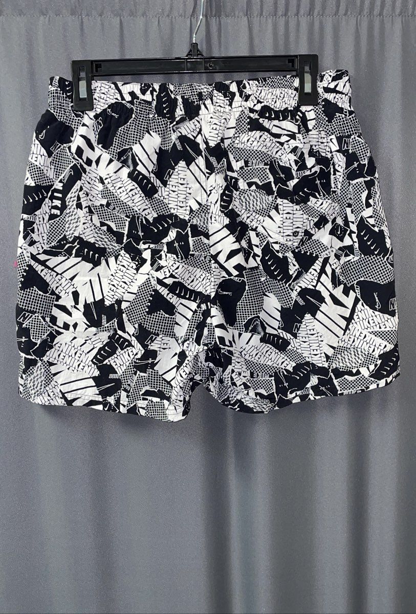 Women's Black/White Nike Shorts - Size M