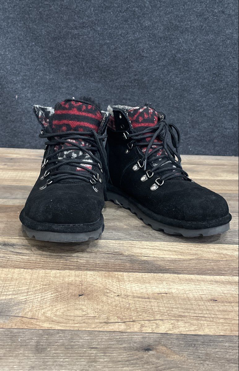 Bearpaw Women's Black Suede Hiker Lace Up Winter Boots Patterned Size 9