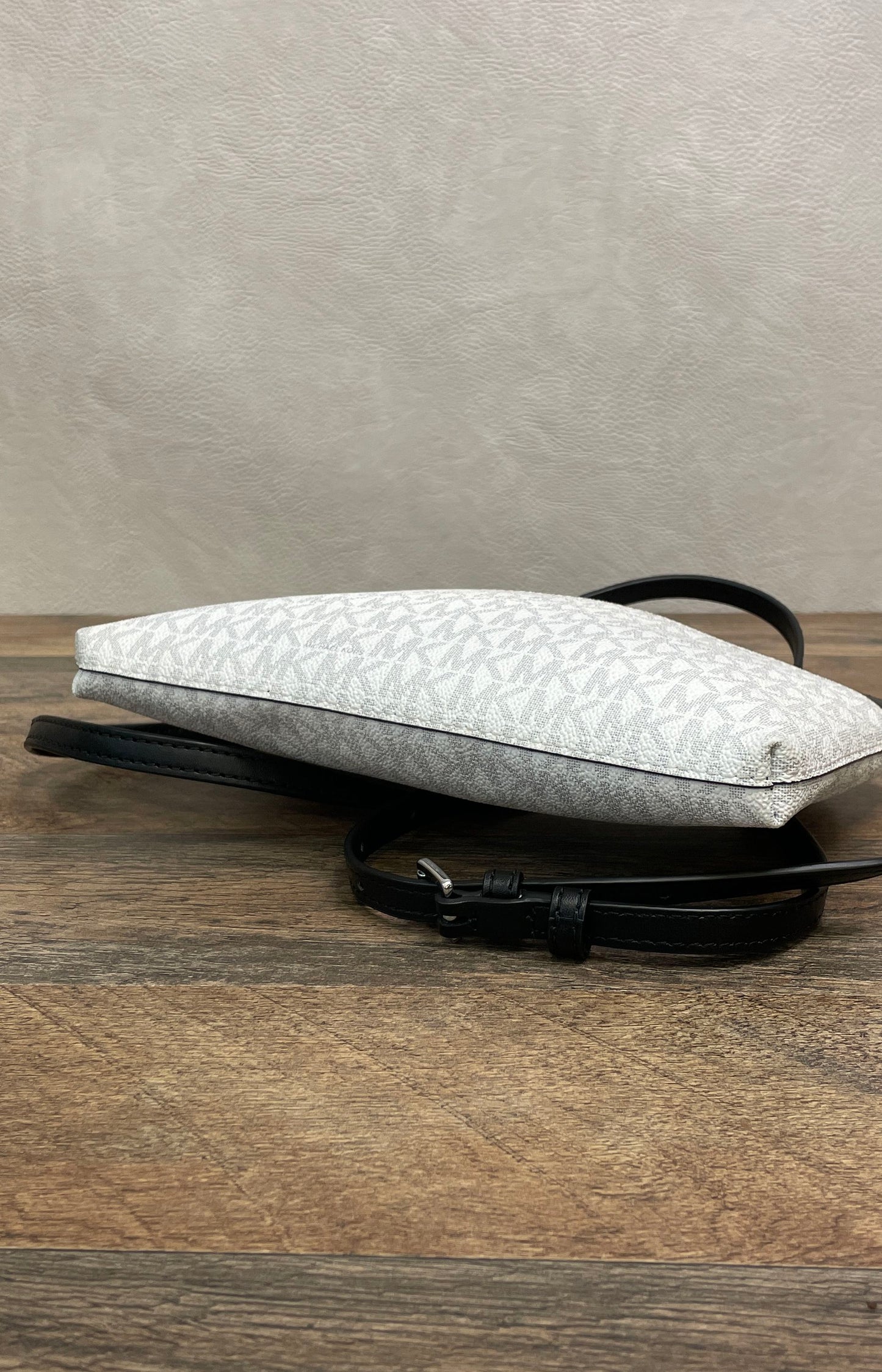 Michael Kors White Signature Logo Jet Set Travel Crossbody Bag Silver Hardware