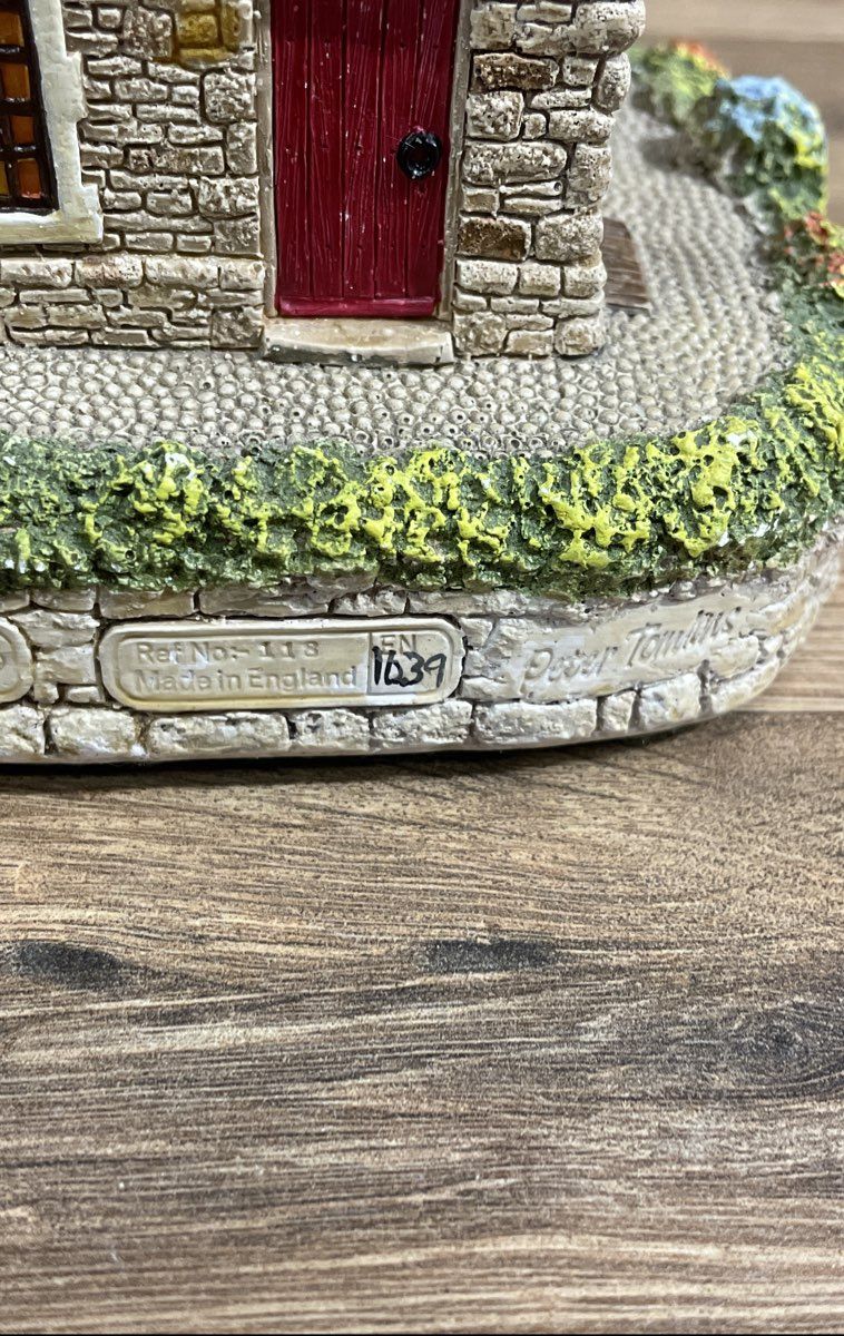 Peter Tomlins Memory Lane Cottages The Clock Tavern Miniature House Clock 1993