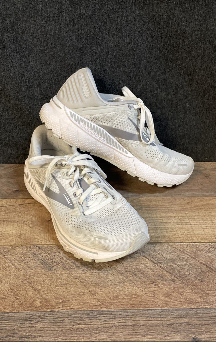 Brooks Adrenaline GTS 22 Gray White Running Shoes Size 8