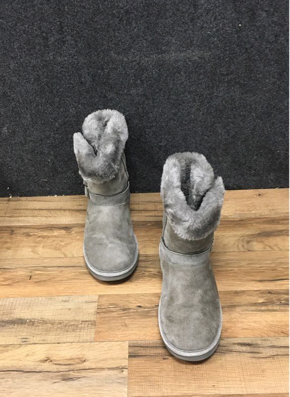 Lamo Cresson Grey Suede Faux Fur Water Resistant Boots Women's Size 9