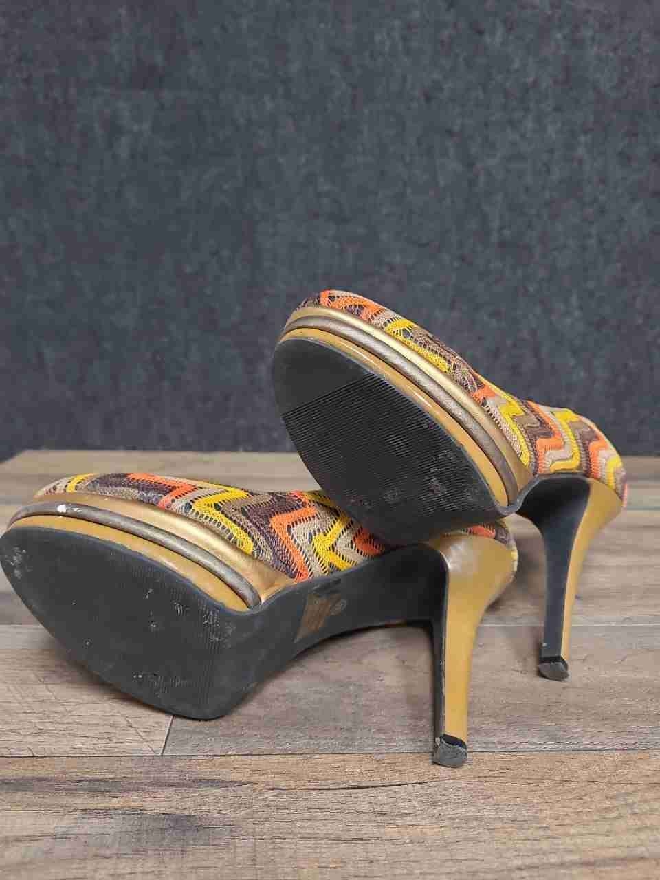 Wild Rose Olive01B Orange Multi Chevron Zig Zag Platform Pumps Women's Size 8.5
