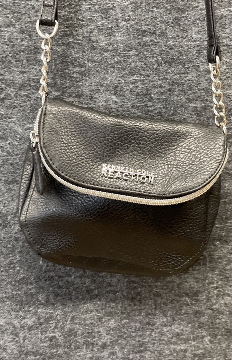 Kenneth Cole Reaction Black Pebbled Crossbody Bag Silver Chain Hardware