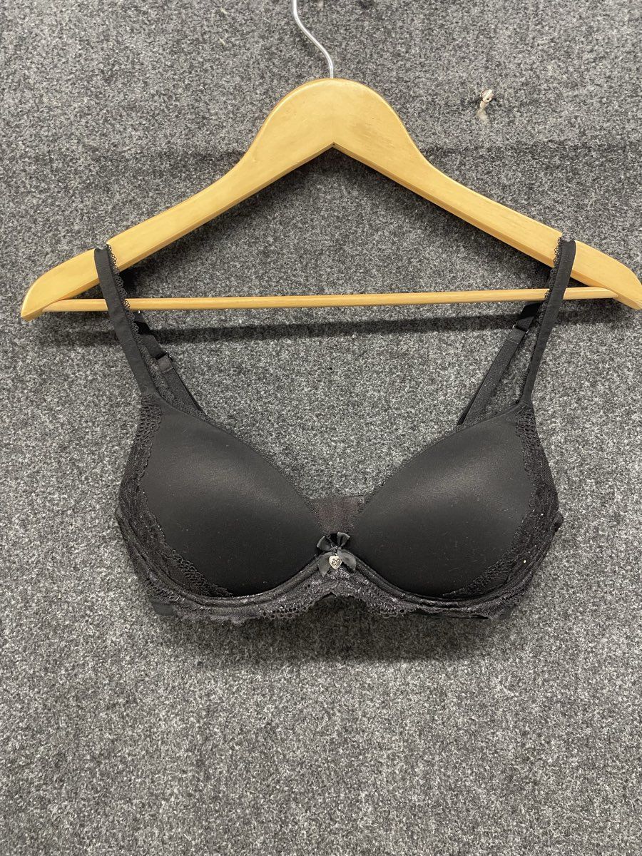 Victoria's Secret Women's Body by Victoria No-Wire Black Lace Trim Bra Sz 34C