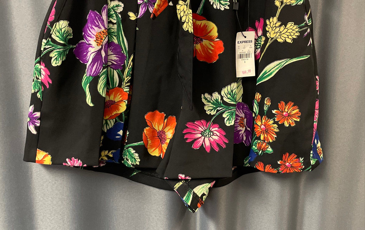 Express Women's Black Floral Extreme High Rise Shortie Pleated Skort Sz 8 NWT