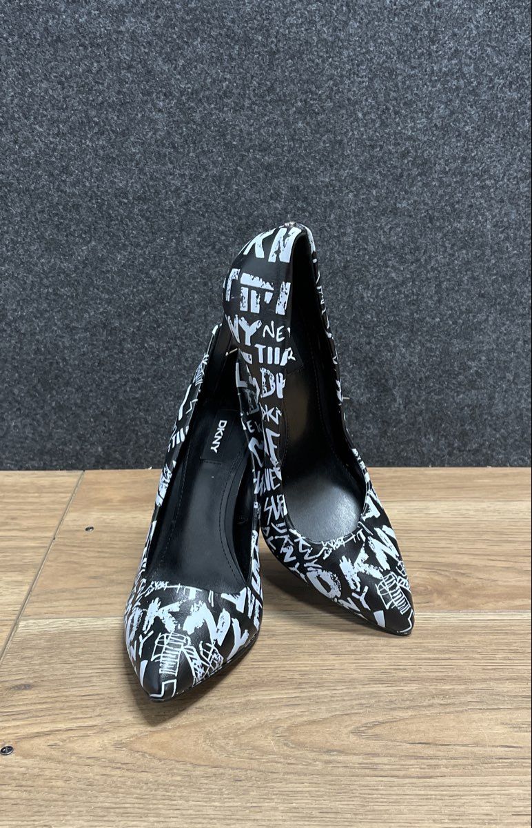 DKNY Black White Graffiti Logo Print Pointed Toe Stiletto Heel Pumps Size 7.5
