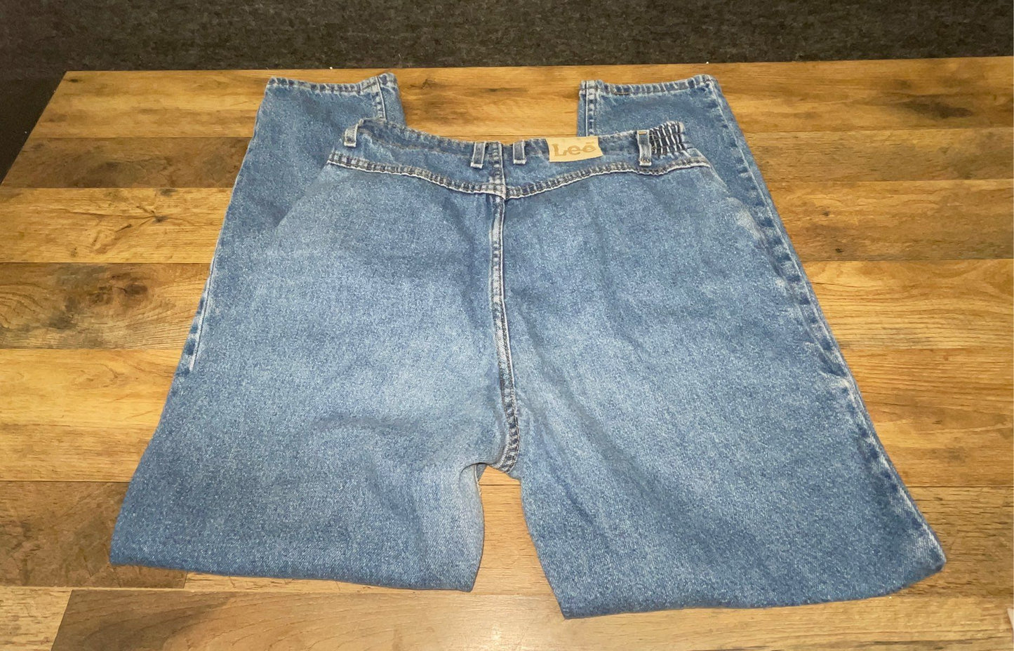 Vintage 90s Lee Women's Light Wash High Rise Elastic Waist Tapered Jeans