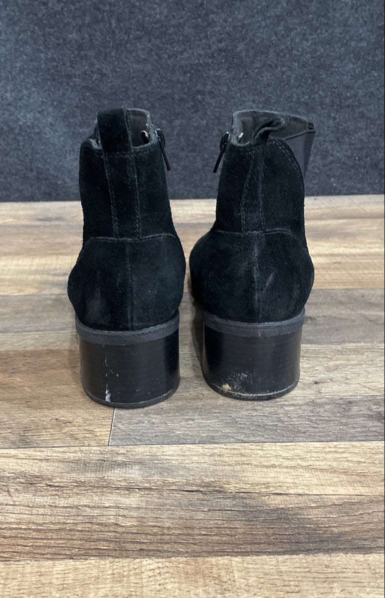 Clarks Collection Black Suede Cushion Soft Side Zip Ankle Boots Womens Size 8.5W
