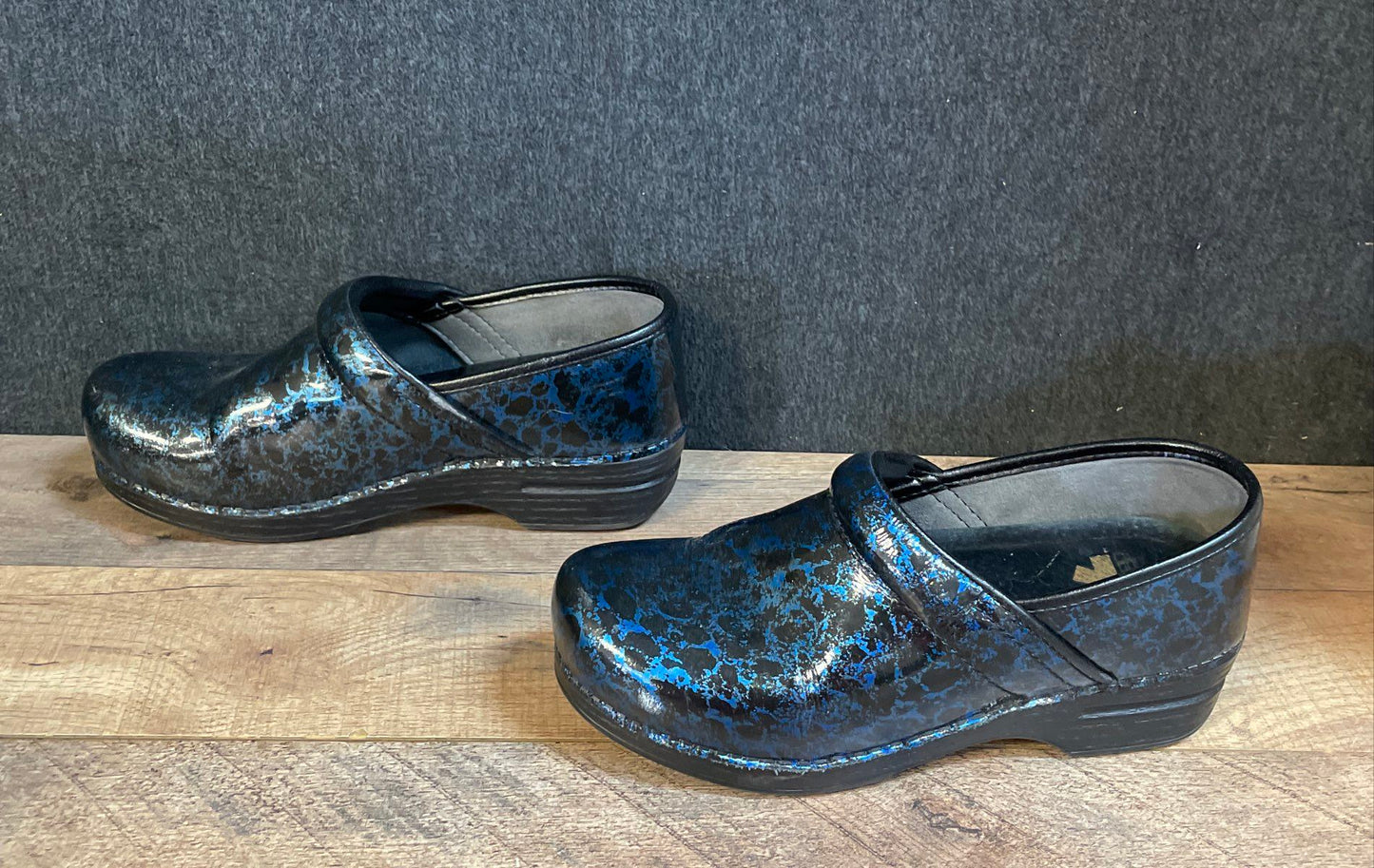 Dansko Professional Blue Black Crackle Patent Leather Clogs Women's Size 39
