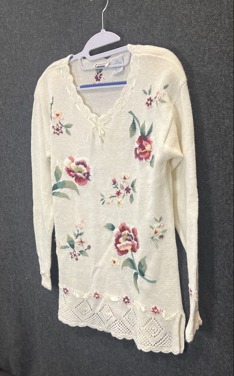 Vintage Y2K Capacity Women's Cream Floral Embroidered Crochet Hem Sweater Sz S