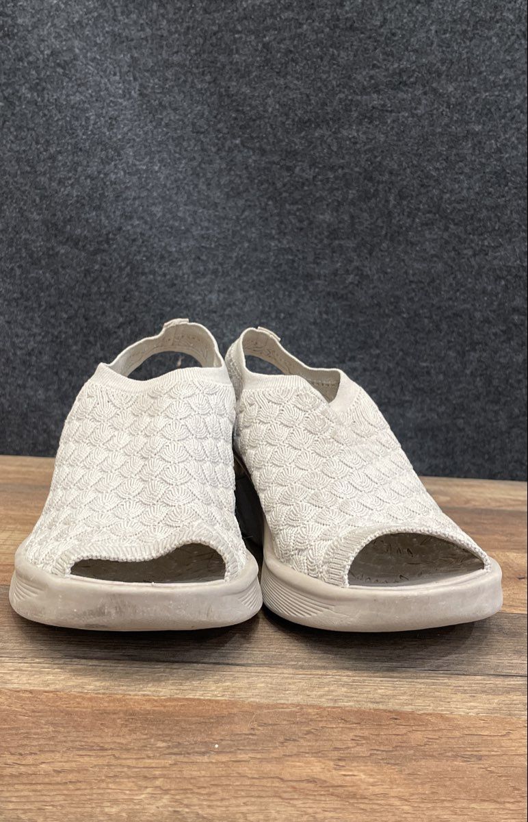 Bzees Secret White Knit Slingback Peep Toe Wedge Sandals Women's Size 8.5